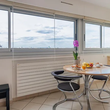 Apartment Eiffel Tower View Studio Paris