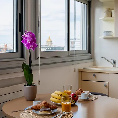 Apartment Eiffel Tower View Studio Paris