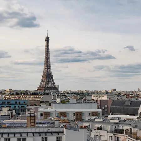 Eiffel Tower View Studio